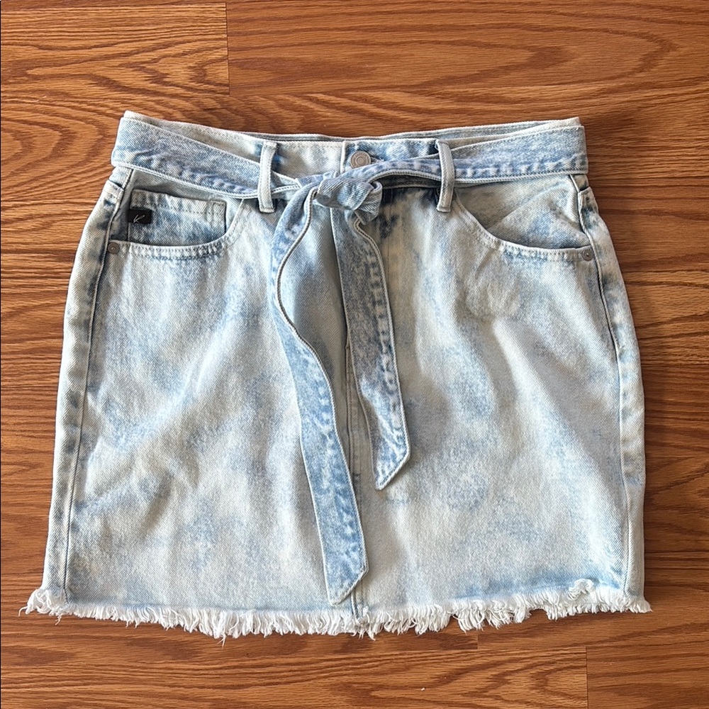 NWT Kancan Brooklyn Bleach Wash Raw Hem Denim Mini Skirt w/ Belt Large Casual